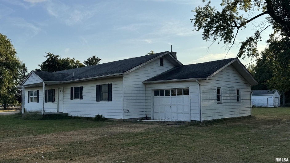 1950 ILLINOIS Avenue, Carbondale, Illinois 62901, 0 , 0 ,0,Residential Income,For Sale,ILLINOIS,0,RMAQC4268233