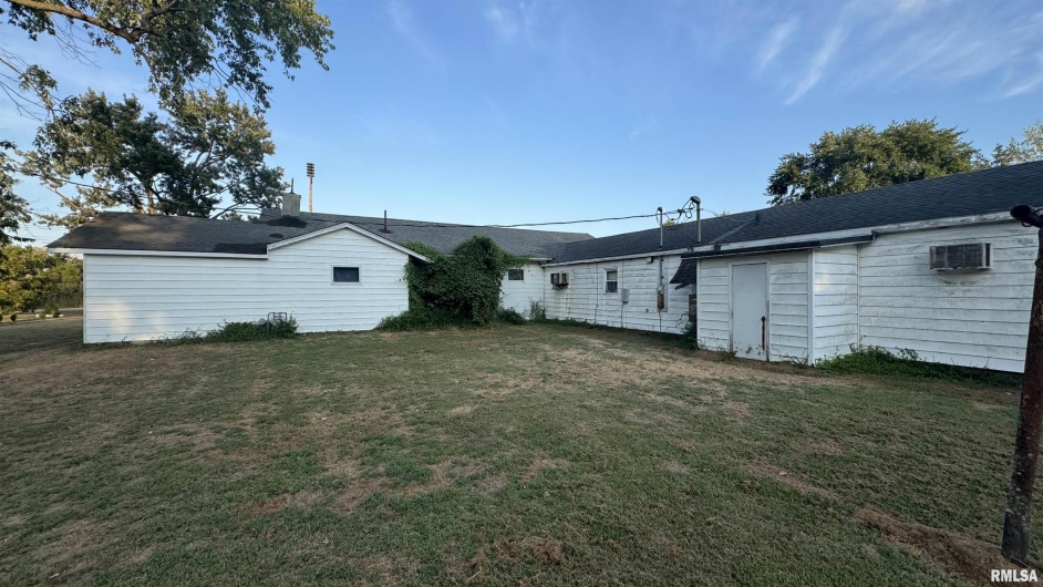 1950 ILLINOIS Avenue, Carbondale, Illinois 62901, 0 , 0 ,0,Residential Income,For Sale,ILLINOIS,0,RMAQC4268233