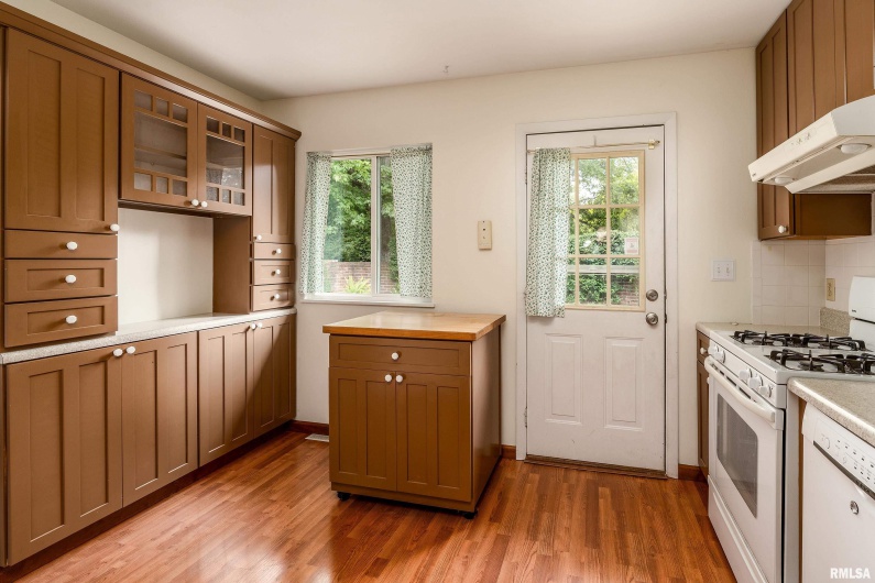 1301 COURT Street, Carbondale, Illinois 62901, 3 Bedrooms Bedrooms, 0 ,1 BathroomBathrooms,Residential,For Sale,COURT,0,RMAEB460069