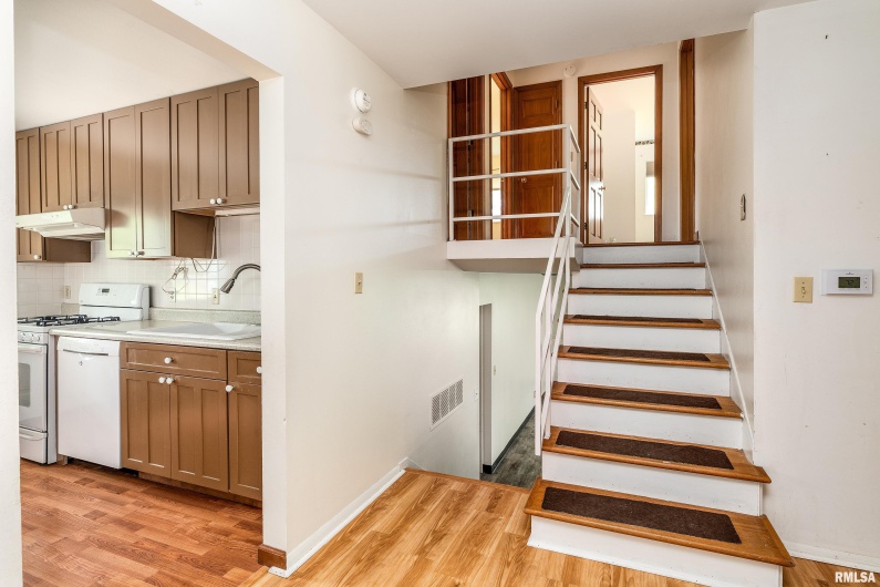 1301 COURT Street, Carbondale, Illinois 62901, 3 Bedrooms Bedrooms, 0 ,1 BathroomBathrooms,Residential,For Sale,COURT,0,RMAEB460069