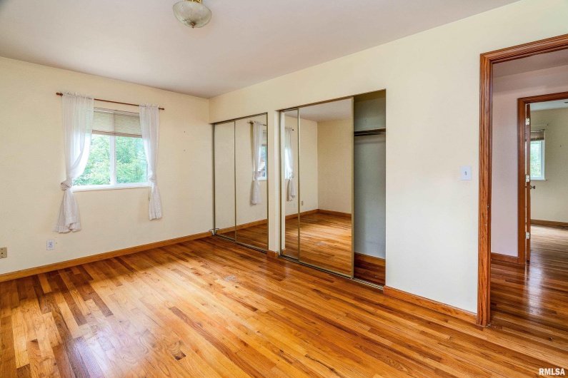 1301 COURT Street, Carbondale, Illinois 62901, 3 Bedrooms Bedrooms, 0 ,1 BathroomBathrooms,Residential,For Sale,COURT,0,RMAEB460069