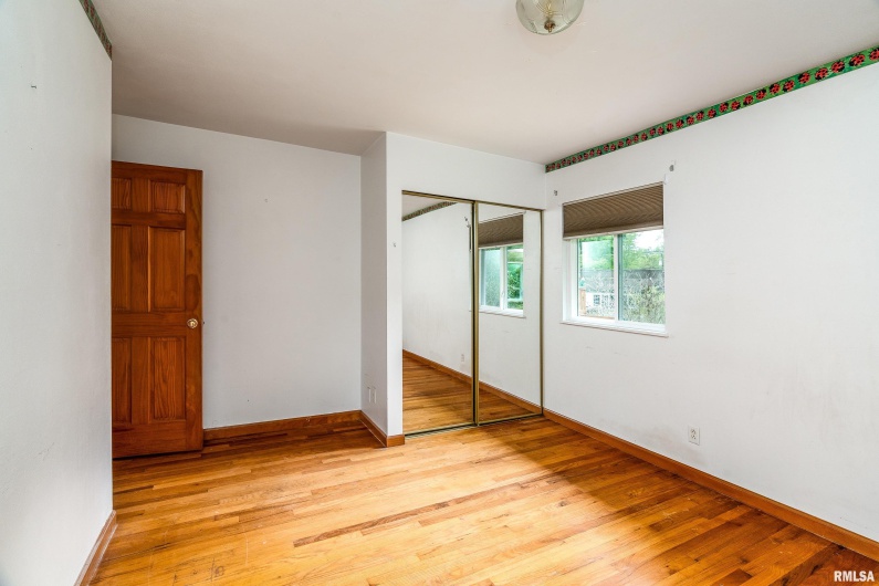 1301 COURT Street, Carbondale, Illinois 62901, 3 Bedrooms Bedrooms, 0 ,1 BathroomBathrooms,Residential,For Sale,COURT,0,RMAEB460069