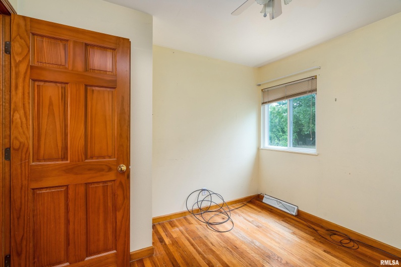 1301 COURT Street, Carbondale, Illinois 62901, 3 Bedrooms Bedrooms, 0 ,1 BathroomBathrooms,Residential,For Sale,COURT,0,RMAEB460069