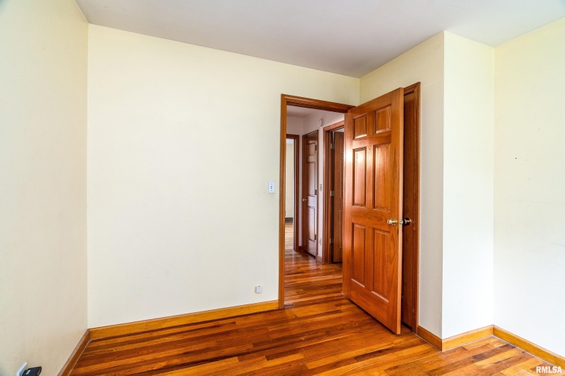 1301 COURT Street, Carbondale, Illinois 62901, 3 Bedrooms Bedrooms, 0 ,1 BathroomBathrooms,Residential,For Sale,COURT,0,RMAEB460069