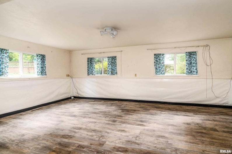 1301 COURT Street, Carbondale, Illinois 62901, 3 Bedrooms Bedrooms, 0 ,1 BathroomBathrooms,Residential,For Sale,COURT,0,RMAEB460069