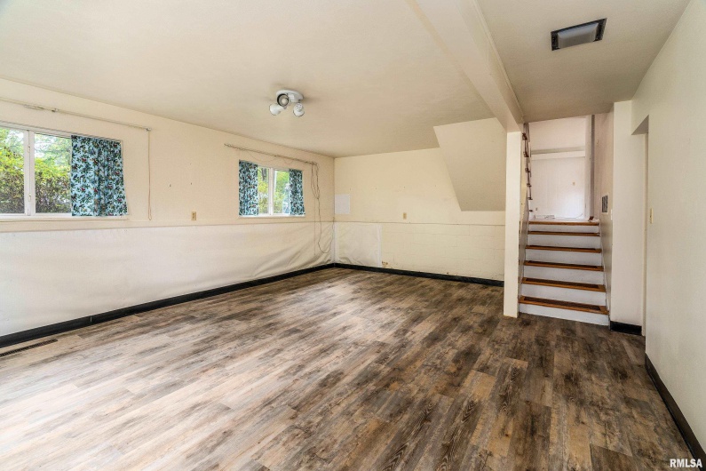 1301 COURT Street, Carbondale, Illinois 62901, 3 Bedrooms Bedrooms, 0 ,1 BathroomBathrooms,Residential,For Sale,COURT,0,RMAEB460069