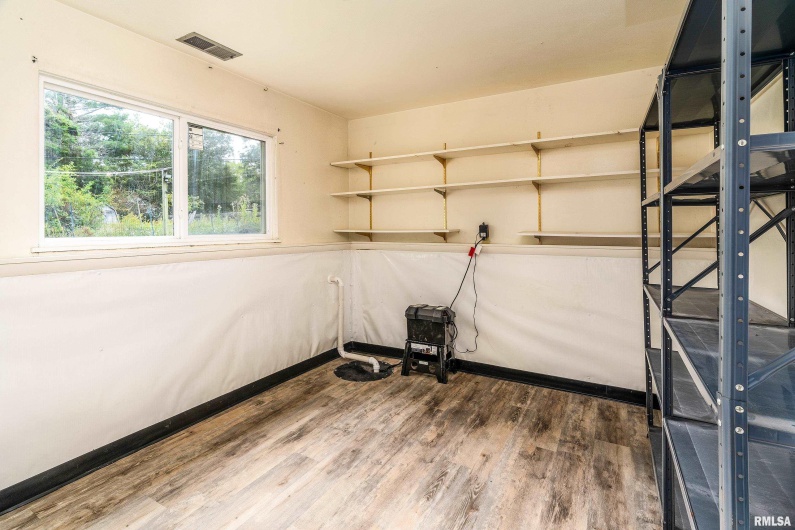 1301 COURT Street, Carbondale, Illinois 62901, 3 Bedrooms Bedrooms, 0 ,1 BathroomBathrooms,Residential,For Sale,COURT,0,RMAEB460069