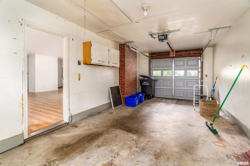 1301 COURT Street, Carbondale, Illinois 62901, 3 Bedrooms Bedrooms, 0 ,1 BathroomBathrooms,Residential,For Sale,COURT,0,RMAEB460069