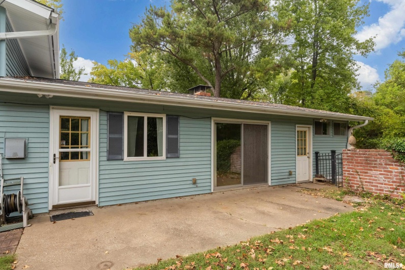 1301 COURT Street, Carbondale, Illinois 62901, 3 Bedrooms Bedrooms, 0 ,1 BathroomBathrooms,Residential,For Sale,COURT,0,RMAEB460069
