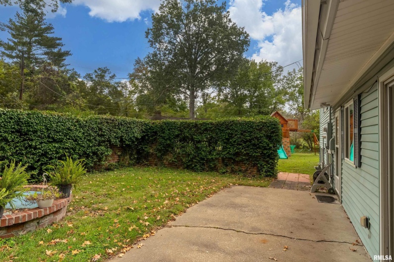 1301 COURT Street, Carbondale, Illinois 62901, 3 Bedrooms Bedrooms, 0 ,1 BathroomBathrooms,Residential,For Sale,COURT,0,RMAEB460069