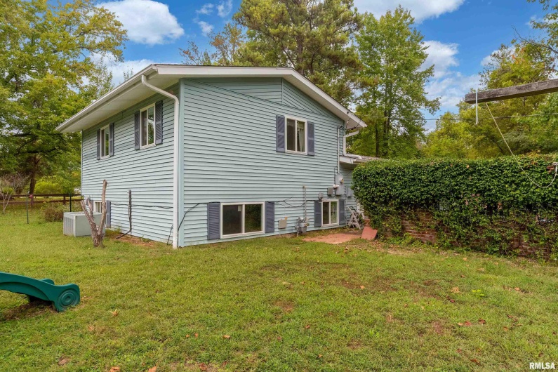 1301 COURT Street, Carbondale, Illinois 62901, 3 Bedrooms Bedrooms, 0 ,1 BathroomBathrooms,Residential,For Sale,COURT,0,RMAEB460069
