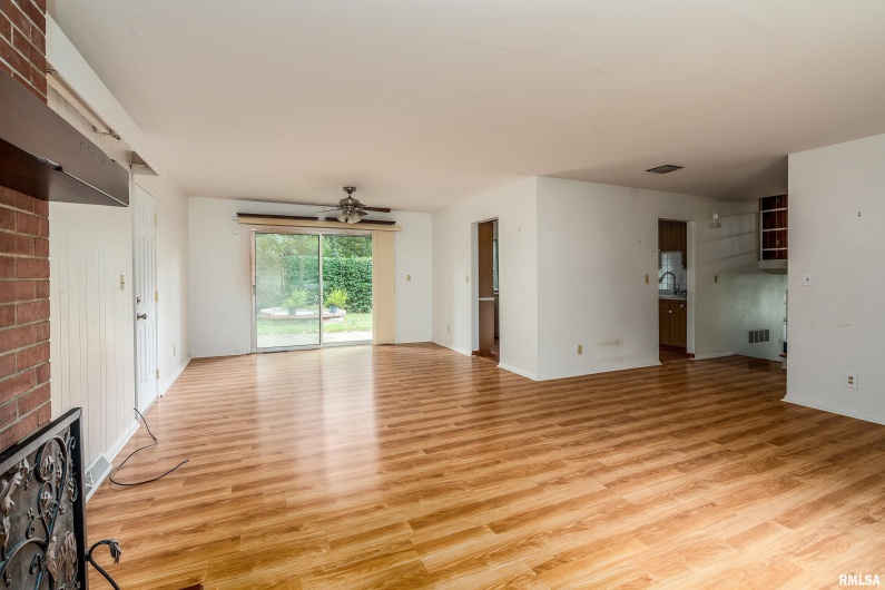 1301 COURT Street, Carbondale, Illinois 62901, 3 Bedrooms Bedrooms, 0 ,1 BathroomBathrooms,Residential,For Sale,COURT,0,RMAEB460069