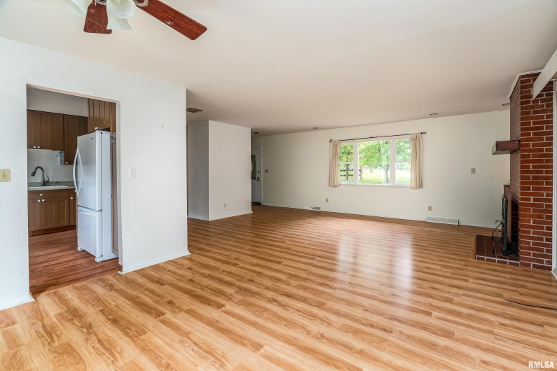 1301 COURT Street, Carbondale, Illinois 62901, 3 Bedrooms Bedrooms, 0 ,1 BathroomBathrooms,Residential,For Sale,COURT,0,RMAEB460069
