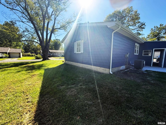 1350 Sebring Way, Carbondale, Illinois 62901, 3 Bedrooms Bedrooms, 0 ,2 BathroomsBathrooms,Residential,For Sale,Sebring,0,RMAEB460077