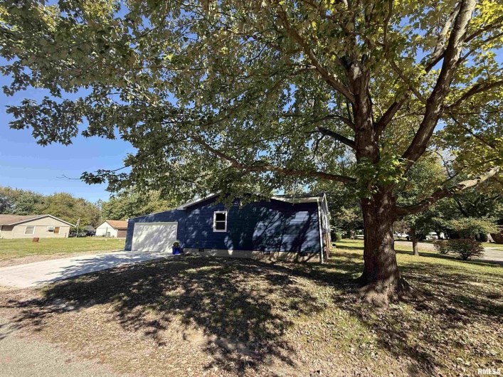 1350 Sebring Way, Carbondale, Illinois 62901, 3 Bedrooms Bedrooms, 0 ,2 BathroomsBathrooms,Residential,For Sale,Sebring,0,RMAEB460077