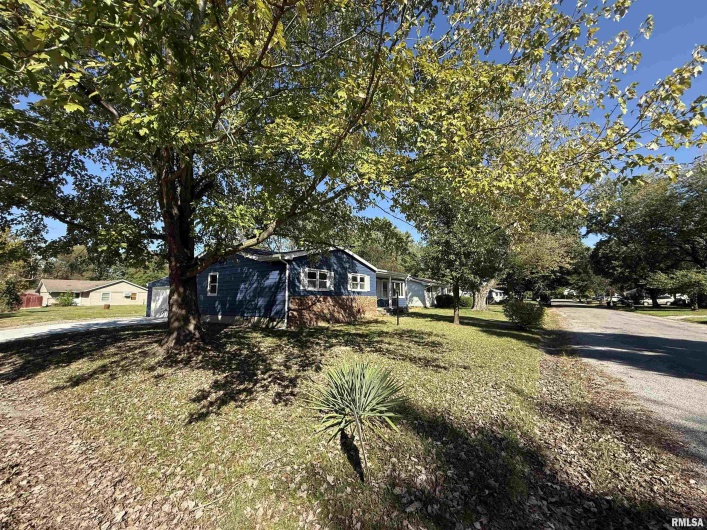 1350 Sebring Way, Carbondale, Illinois 62901, 3 Bedrooms Bedrooms, 0 ,2 BathroomsBathrooms,Residential,For Sale,Sebring,0,RMAEB460077