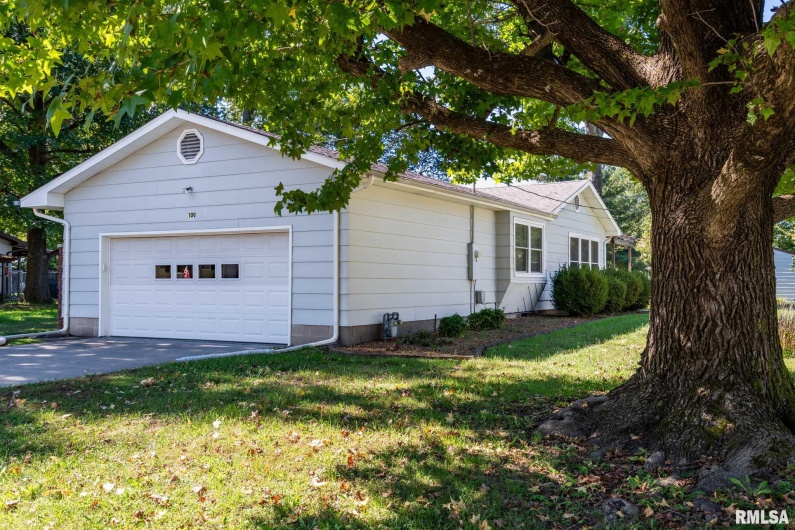 109 Weisbrook Lane, Carterville, Illinois 62918, 3 Bedrooms Bedrooms, 0 ,1 BathroomBathrooms,Residential,For Sale,Weisbrook,0,RMAQC4268242