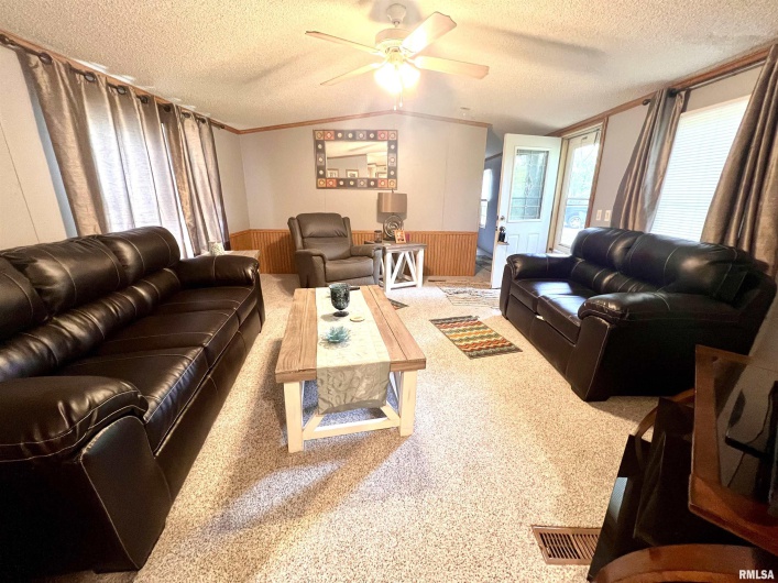 2076 Herrin Road, Carterville, Illinois 62918, 3 Bedrooms Bedrooms, 0 ,2 BathroomsBathrooms,Residential,For Sale,Herrin,0,RMAEB455320