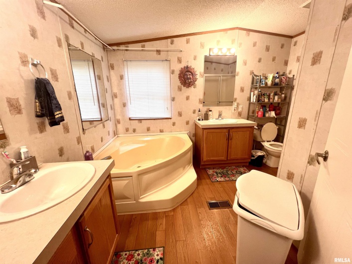 2076 Herrin Road, Carterville, Illinois 62918, 3 Bedrooms Bedrooms, 0 ,2 BathroomsBathrooms,Residential,For Sale,Herrin,0,RMAEB455320