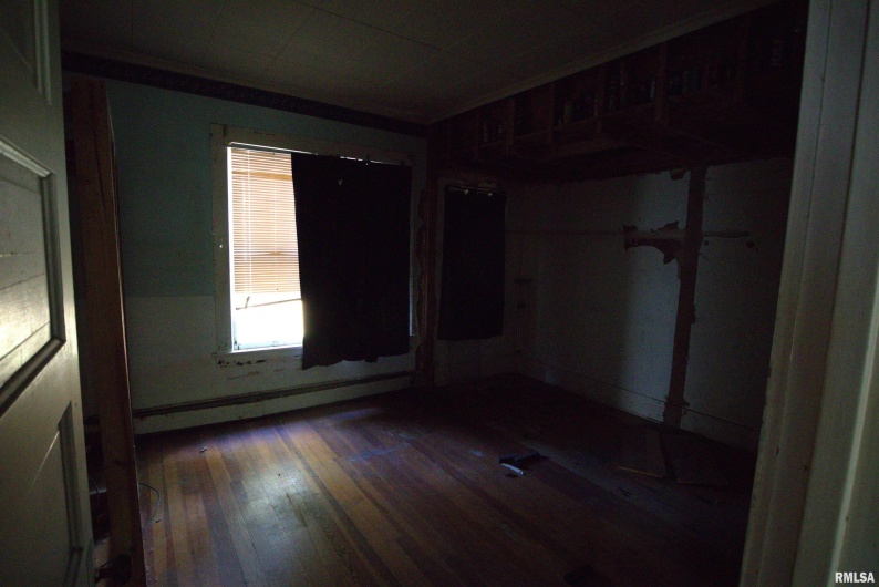 106 1ST Street, Elkville, Illinois 62932, 3 Bedrooms Bedrooms, 0 ,1 BathroomBathrooms,Residential,For Sale,1ST,0,RMAQC4268271