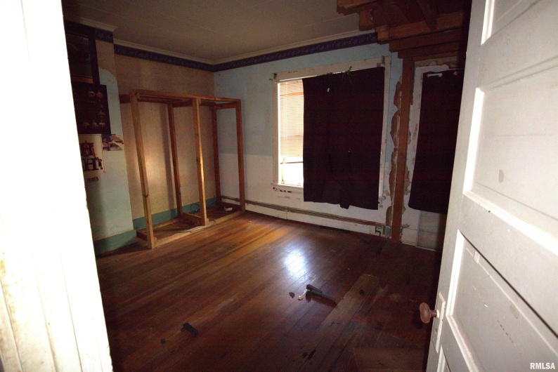 106 1ST Street, Elkville, Illinois 62932, 3 Bedrooms Bedrooms, 0 ,1 BathroomBathrooms,Residential,For Sale,1ST,0,RMAQC4268271
