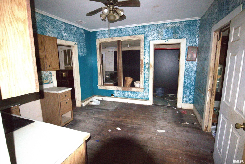 106 1ST Street, Elkville, Illinois 62932, 3 Bedrooms Bedrooms, 0 ,1 BathroomBathrooms,Residential,For Sale,1ST,0,RMAQC4268271