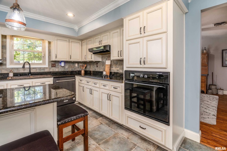 2585 Dylan Drive, Marion, Illinois 62959, 3 Bedrooms Bedrooms, 0 ,2 BathroomsBathrooms,Residential,For Sale,Dylan,0,RMAEB460083