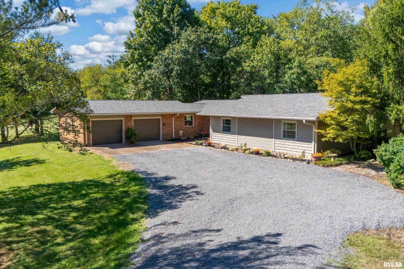 2585 Dylan Drive, Marion, Illinois 62959, 3 Bedrooms Bedrooms, 0 ,2 BathroomsBathrooms,Residential,For Sale,Dylan,0,RMAEB460083
