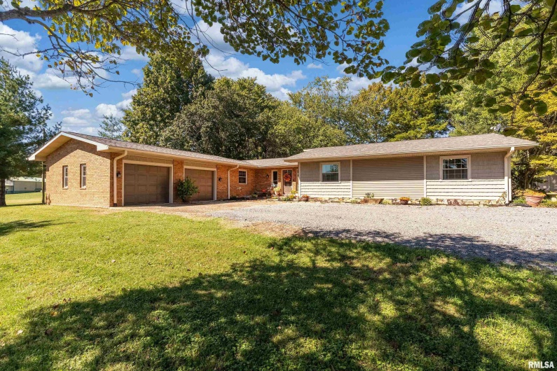 2585 Dylan Drive, Marion, Illinois 62959, 3 Bedrooms Bedrooms, 0 ,2 BathroomsBathrooms,Residential,For Sale,Dylan,0,RMAEB460083