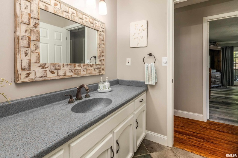 2585 Dylan Drive, Marion, Illinois 62959, 3 Bedrooms Bedrooms, 0 ,2 BathroomsBathrooms,Residential,For Sale,Dylan,0,RMAEB460083