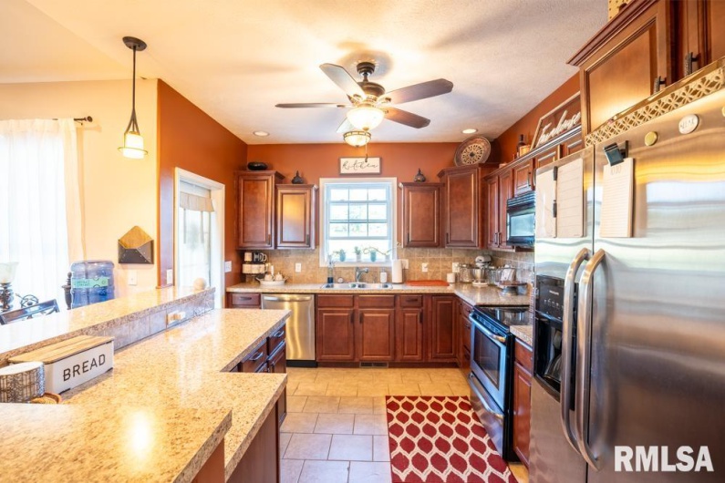 411 Bhrett Drive, Energy, Illinois 62933, 3 Bedrooms Bedrooms, 0 ,2 BathroomsBathrooms,Residential,For Sale,Bhrett,0,RMAQC4268275
