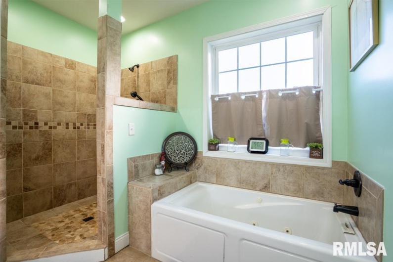 411 Bhrett Drive, Energy, Illinois 62933, 3 Bedrooms Bedrooms, 0 ,2 BathroomsBathrooms,Residential,For Sale,Bhrett,0,RMAQC4268275