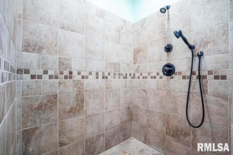 411 Bhrett Drive, Energy, Illinois 62933, 3 Bedrooms Bedrooms, 0 ,2 BathroomsBathrooms,Residential,For Sale,Bhrett,0,RMAQC4268275