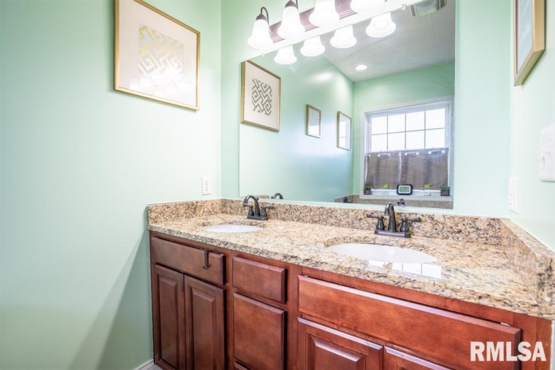 411 Bhrett Drive, Energy, Illinois 62933, 3 Bedrooms Bedrooms, 0 ,2 BathroomsBathrooms,Residential,For Sale,Bhrett,0,RMAQC4268275