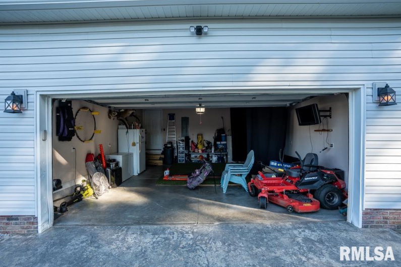 411 Bhrett Drive, Energy, Illinois 62933, 3 Bedrooms Bedrooms, 0 ,2 BathroomsBathrooms,Residential,For Sale,Bhrett,0,RMAQC4268275