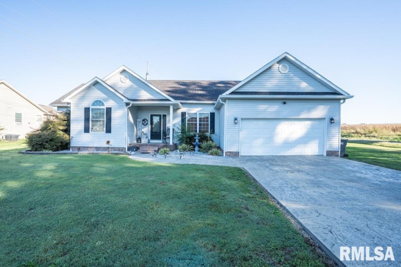 411 Bhrett Drive, Energy, Illinois 62933, 3 Bedrooms Bedrooms, 0 ,2 BathroomsBathrooms,Residential,For Sale,Bhrett,0,RMAQC4268275
