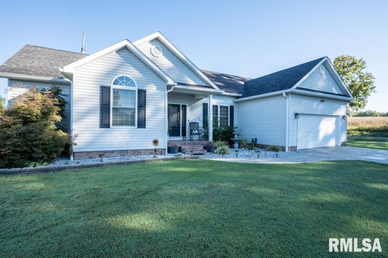 411 Bhrett Drive, Energy, Illinois 62933, 3 Bedrooms Bedrooms, 0 ,2 BathroomsBathrooms,Residential,For Sale,Bhrett,0,RMAQC4268275