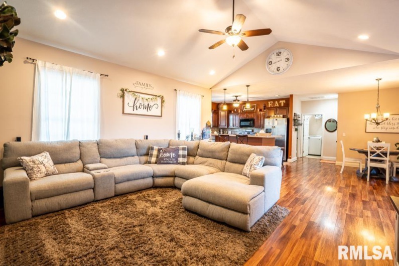 411 Bhrett Drive, Energy, Illinois 62933, 3 Bedrooms Bedrooms, 0 ,2 BathroomsBathrooms,Residential,For Sale,Bhrett,0,RMAQC4268275