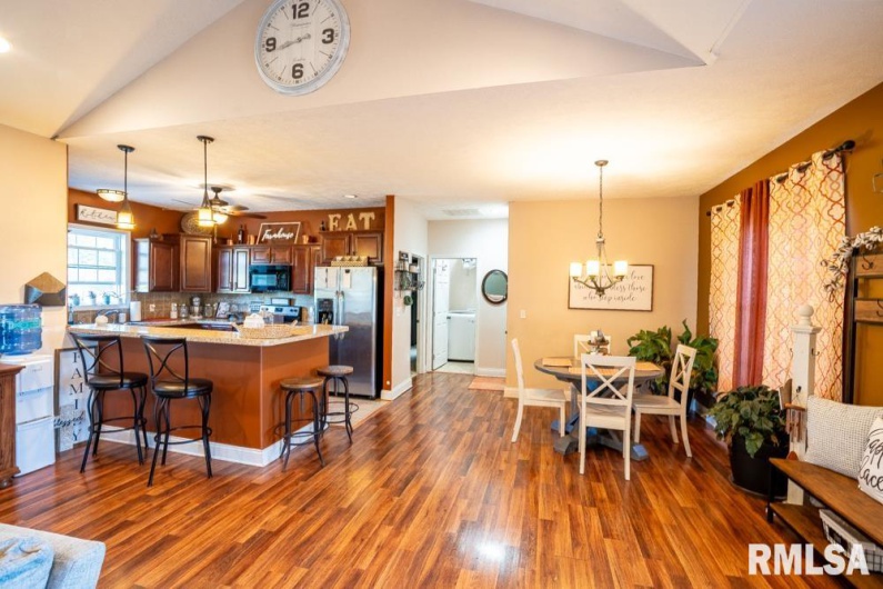 411 Bhrett Drive, Energy, Illinois 62933, 3 Bedrooms Bedrooms, 0 ,2 BathroomsBathrooms,Residential,For Sale,Bhrett,0,RMAQC4268275