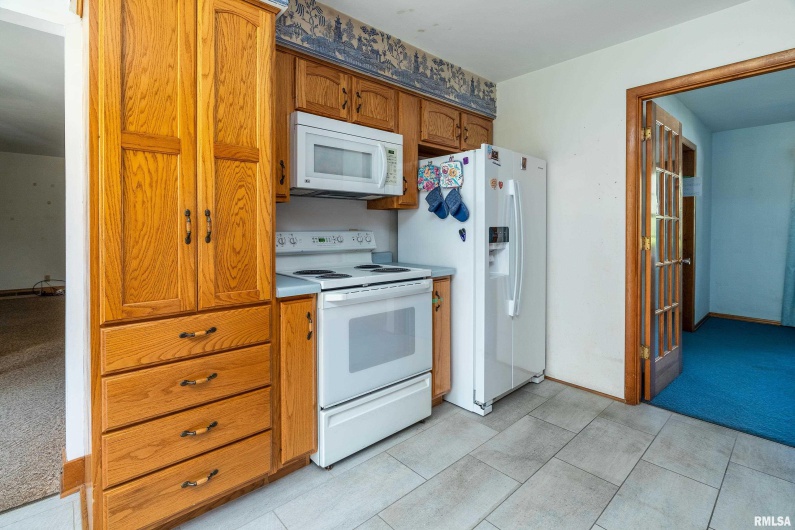 301 GLENVIEW Drive, Carbondale, Illinois 62901, 3 Bedrooms Bedrooms, 0 ,2 BathroomsBathrooms,Residential,For Sale,GLENVIEW,0,RMAEB458837