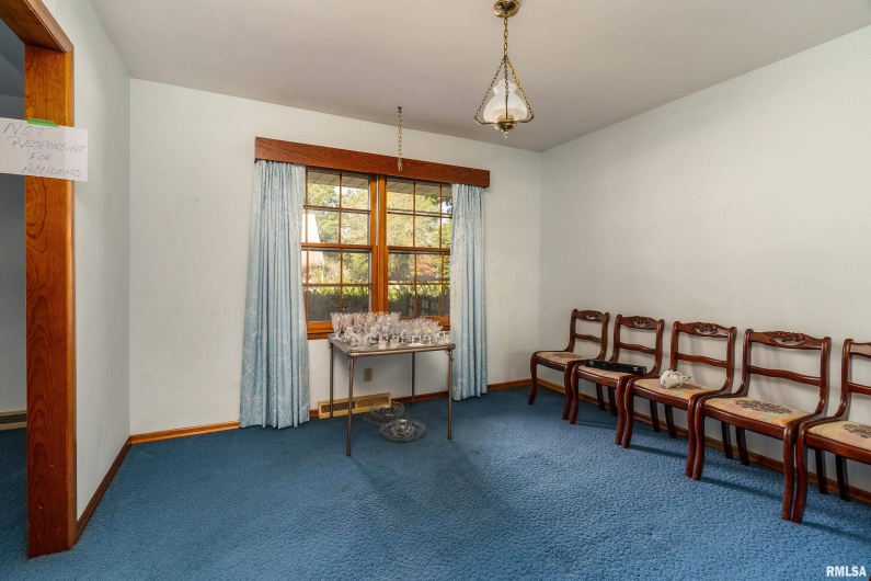301 GLENVIEW Drive, Carbondale, Illinois 62901, 3 Bedrooms Bedrooms, 0 ,2 BathroomsBathrooms,Residential,For Sale,GLENVIEW,0,RMAEB458837