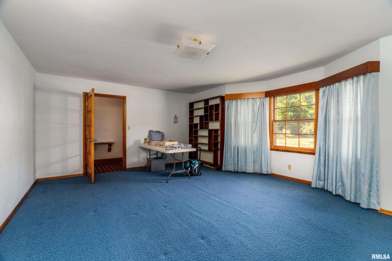 301 GLENVIEW Drive, Carbondale, Illinois 62901, 3 Bedrooms Bedrooms, 0 ,2 BathroomsBathrooms,Residential,For Sale,GLENVIEW,0,RMAEB458837