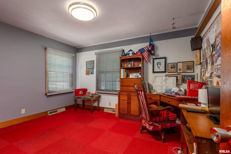 301 GLENVIEW Drive, Carbondale, Illinois 62901, 3 Bedrooms Bedrooms, 0 ,2 BathroomsBathrooms,Residential,For Sale,GLENVIEW,0,RMAEB458837