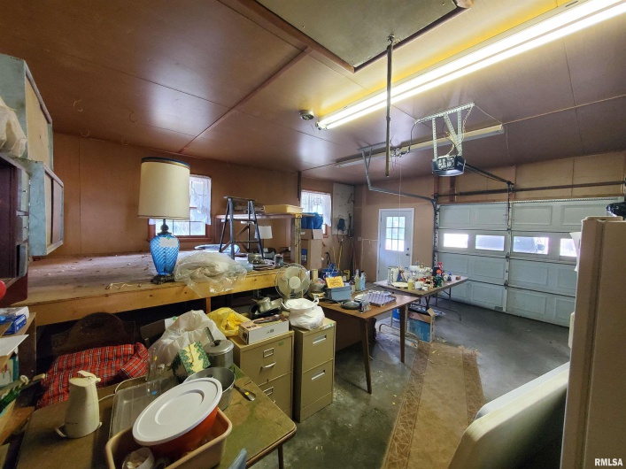 301 GLENVIEW Drive, Carbondale, Illinois 62901, 3 Bedrooms Bedrooms, 0 ,2 BathroomsBathrooms,Residential,For Sale,GLENVIEW,0,RMAEB458837