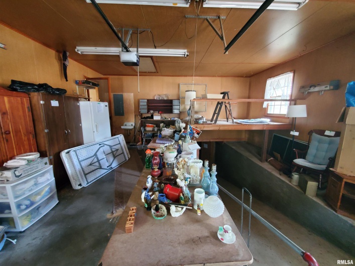 301 GLENVIEW Drive, Carbondale, Illinois 62901, 3 Bedrooms Bedrooms, 0 ,2 BathroomsBathrooms,Residential,For Sale,GLENVIEW,0,RMAEB458837