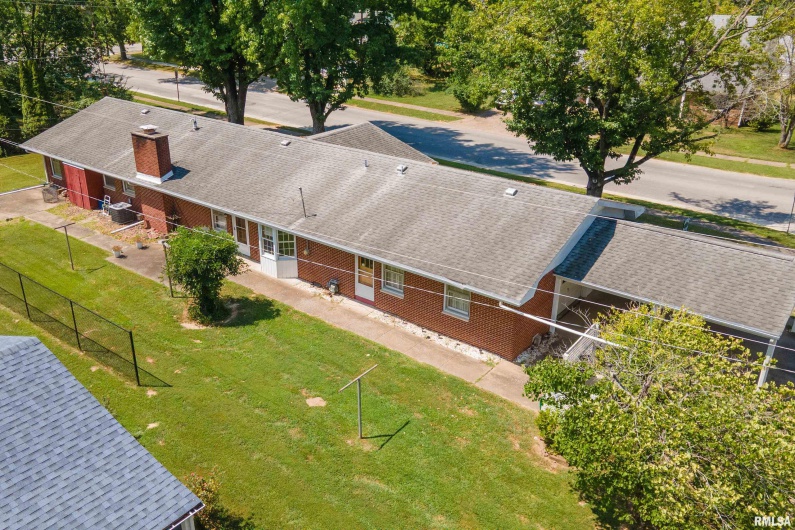 301 GLENVIEW Drive, Carbondale, Illinois 62901, 3 Bedrooms Bedrooms, 0 ,2 BathroomsBathrooms,Residential,For Sale,GLENVIEW,0,RMAEB458837