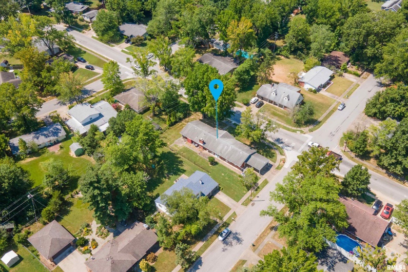 301 GLENVIEW Drive, Carbondale, Illinois 62901, 3 Bedrooms Bedrooms, 0 ,2 BathroomsBathrooms,Residential,For Sale,GLENVIEW,0,RMAEB458837