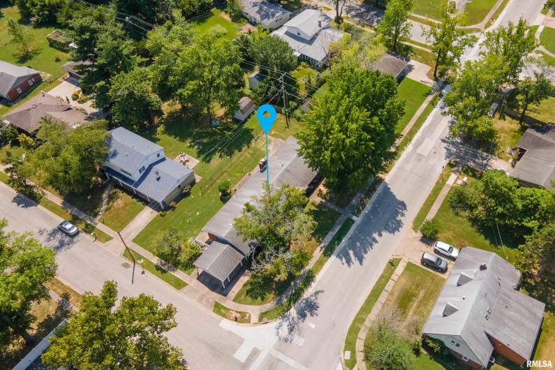 301 GLENVIEW Drive, Carbondale, Illinois 62901, 3 Bedrooms Bedrooms, 0 ,2 BathroomsBathrooms,Residential,For Sale,GLENVIEW,0,RMAEB458837