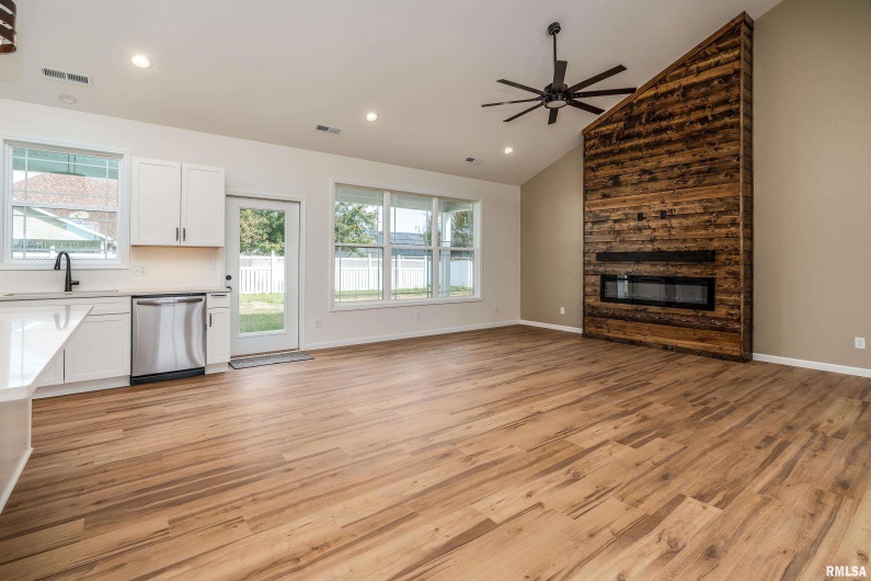 1106 HORIZON Drive, Marion, Illinois 62959, 4 Bedrooms Bedrooms, 0 ,2 BathroomsBathrooms,Residential,For Sale,HORIZON,0,RMAQC4268304