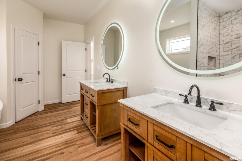 1106 HORIZON Drive, Marion, Illinois 62959, 4 Bedrooms Bedrooms, 0 ,2 BathroomsBathrooms,Residential,For Sale,HORIZON,0,RMAQC4268304